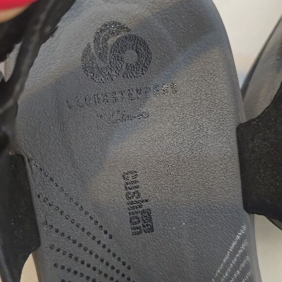 CLARKS Womens  Black Stretch Top Sandals‎ sz 8 M - Picture 3 of 7